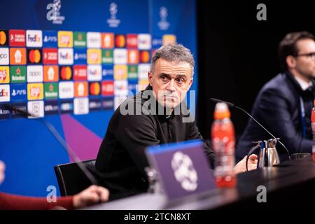 Dortmund, Deutschland. 13 décembre 2023. 13.12.2023, signal Iduna Park, Dortmund, GER, Ligue des Champions, Borussia Dortmund vs Paris Saint-Germain im Bild : Luis Enrique (Head-Coach/Chef-Trainer Paris Saint-Germain) in der Pressekonferenz nach dem Spiel Foto © nordphoto GmbH/Christian Schulze crédit : dpa/Alamy Live News Banque D'Images