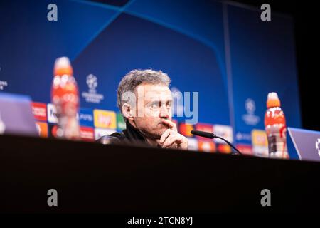 Dortmund, Deutschland. 13 décembre 2023. 13.12.2023, signal Iduna Park, Dortmund, GER, Ligue des Champions, Borussia Dortmund vs Paris Saint-Germain im Bild : Luis Enrique (Head-Coach/Chef-Trainer Paris Saint-Germain) in der Pressekonferenz nach dem Spiel Foto © nordphoto GmbH/Christian Schulze crédit : dpa/Alamy Live News Banque D'Images