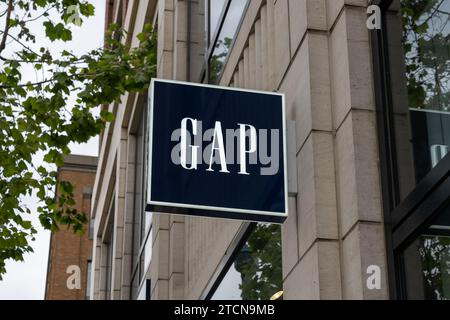 HE Gap affiche suspendue sur le bâtiment du siège social à San Francisco, Californie, États-Unis Banque D'Images