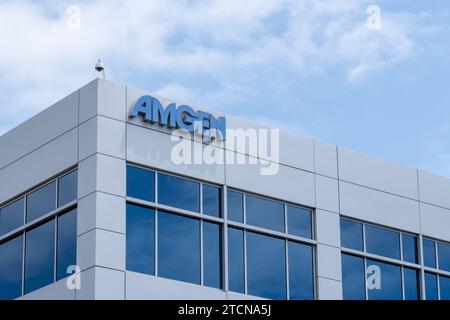 Gros plan de l'enseigne Amgen sur le bâtiment à son siège social à South San Francisco, CA, USA Banque D'Images