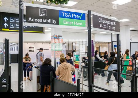 Miami Floride, Miami International Airport MIA, intérieur intérieur intérieur, hall terminal, contrôle de sécurité, TSA Precheck Pre Check handicap accessibil Banque D'Images