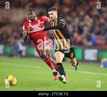 Middlesbrough, Royaume-Uni. 13 décembre 2023. Anfernee Dijksteel de Middlesbrough en action avec Ruben Vinagre de Hull City lors du Sky Bet Championship Match Middlesbrough vs Hull City au Riverside Stadium, Middlesbrough, Royaume-Uni, le 13 décembre 2023 (photo de Nigel Roddis/News Images) à Middlesbrough, Royaume-Uni le 12/13/2023. (Photo Nigel Roddis/News Images/Sipa USA) crédit : SIPA USA/Alamy Live News Banque D'Images