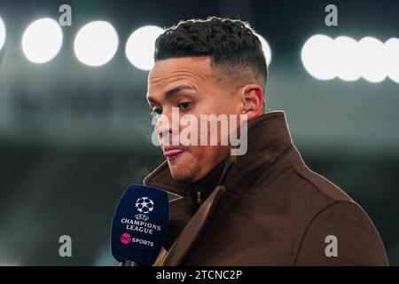 Newcastle, Royaume-Uni. 13 décembre 2023. Jermaine Jenas présentatrice de la TNT lors du match Newcastle United FC contre AC Milan UEFA Champions League Group F au St.James' Park, Newcastle, Royaume-Uni le 13 décembre 2023 Credit : Every second Media/Alamy Live News Banque D'Images