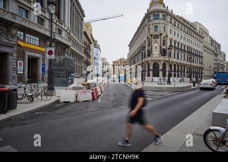 Madrid, 08/10/2020. Plaza de Canalejas et ses environs. Visite des travaux d’adaptation des rues (Cedaceros, Arlabán et Virgen de los Peligros) autour du complexe de Canalejas, qui sera bientôt inauguré par Paloma García Romero (déléguée des travaux et de l'équipement du Conseil municipal), José Fernández, (conseiller du District central) et José Luis Infanzón (directeur général de l'espace public). Photo : Guillermo Navarro. ARCHDC. Crédit : Album / Archivo ABC / Guillermo Navarro Banque D'Images