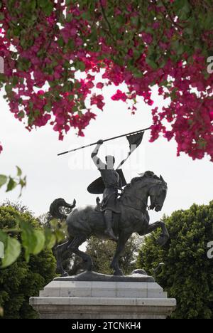 Séville, 03/24/2020. Alerte Coronavius. Ressort. Fleurs dans la ville. Dans l'image, le monument à CID Campeador sur Avenida del CID. Photo : Rocío Ruz ARCHSEV. Crédit : Album / Archivo ABC / Rocío Ruz Banque D'Images