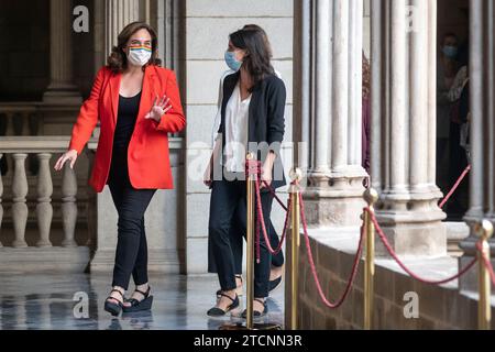 Barcelone, 09/07/2020. La ministre de l'égalité Irene Montero et la maire de Barcelone, Ada Colau, lors d'une conférence de presse après la visite officielle au centre 'Barcelona Cuida'. Photo : Adrián Quiroga. ARCHDC. Crédit : Album / Archivo ABC / Adrian Quiroga Banque D'Images