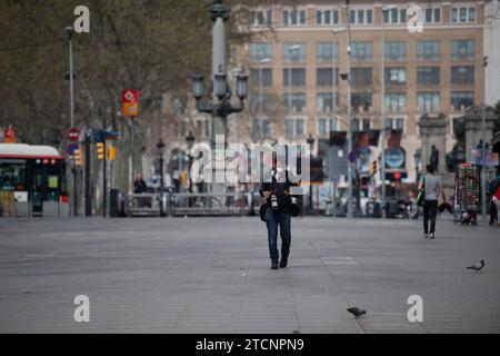 Barcelone, 03/18/2020. Confinement pendant l’état d’alarme dû au risque de contagion du coronavirus Covid 19. Dans l'image, Las Ramblas. Photos Ines Baucells. Archdc. Crédit : Album / Archivo ABC / Inés Baucells Banque D'Images