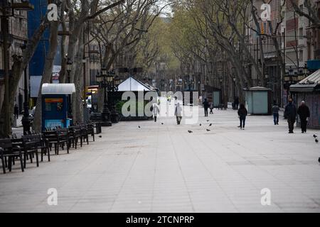 Barcelone, 03/18/2020. Confinement pendant l’état d’alarme dû au risque de contagion du coronavirus Covid 19. Dans l'image, Las Ramblas. Photos Ines Baucells. Archdc. Crédit : Album / Archivo ABC / Inés Baucells Banque D'Images