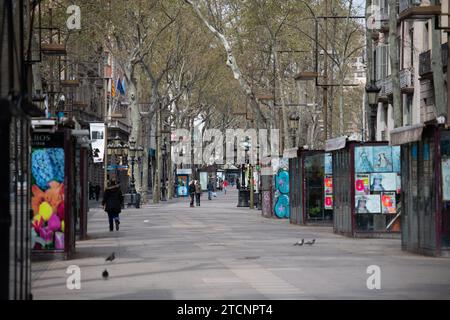 Barcelone, 03/18/2020. Confinement pendant l’état d’alarme dû au risque de contagion du coronavirus Covid 19. Dans l'image, Las Ramblas. Photos Ines Baucells. Archdc. Crédit : Album / Archivo ABC / Inés Baucells Banque D'Images