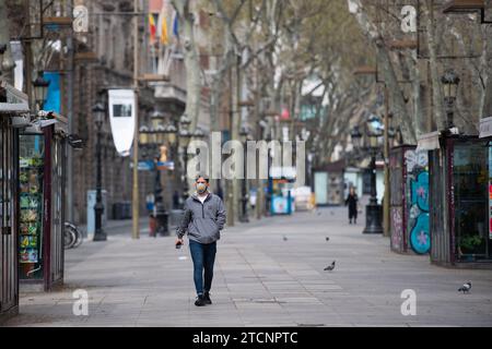 Barcelone, 03/18/2020. Confinement pendant l’état d’alarme dû au risque de contagion du coronavirus Covid 19. Dans l'image, Las Ramblas. Photos Ines Baucells. Archdc. Crédit : Album / Archivo ABC / Inés Baucells Banque D'Images