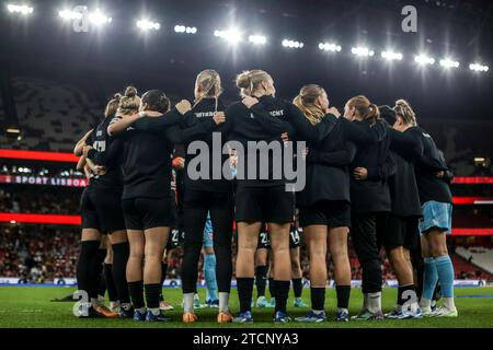 Lisbonne, Portugal. 13 décembre 2023. Lisbonne, Portugal, le 14 décembre 2023 : l'équipe Eintracht Frankfurt avant le match de la Ligue des champions féminine de l'UEFA au stade Luz, Lisbonne - 13/12/23- João Bravo - SPP (João Bravo - SPP) crédit : SPP Sport Press photo. /Alamy Live News Banque D'Images