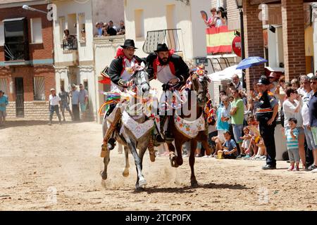 Carpio de Tajo (Tolède), 07/25/2015. Fête du Saint patron de Santiago Apóstol à Carpio de Tajo. Dans l'image, courses hippiques attelées. Photo : Ana Pérez Herrera ARCHDC. Crédit : Album / Archivo ABC / Ana Pérez Herrera Banque D'Images