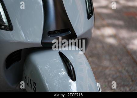 HCMC, VN - décembre 2023. Moto Vespa GTS TuperTech 300 Banque D'Images