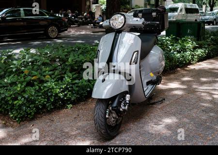 HCMC, VN - décembre 2023. Moto Vespa GTS TuperTech 300 Banque D'Images