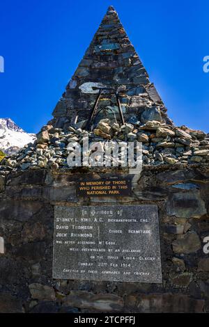 Monument à ceux qui sont morts dans le parc, Aoraki Mount Cook National Park, Île du Sud, Nouvelle-Zélande Banque D'Images