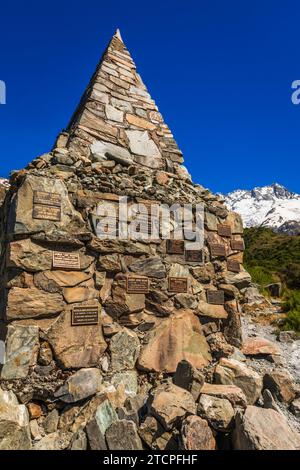 Monument à ceux qui sont morts dans le parc, Aoraki Mount Cook National Park, Île du Sud, Nouvelle-Zélande Banque D'Images