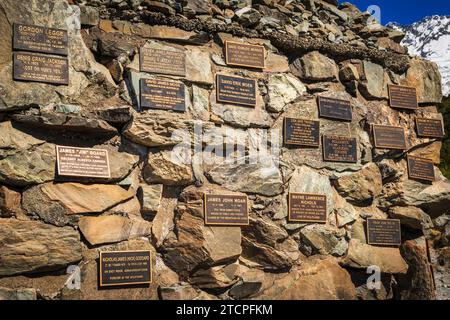 Monument à ceux qui sont morts dans le parc, Aoraki Mount Cook National Park, Île du Sud, Nouvelle-Zélande Banque D'Images