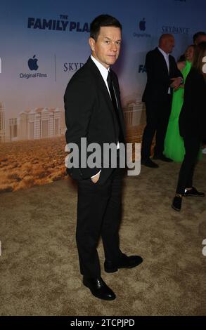 13 décembre 2023 - Las Vegas, NV - Mark Wahlberg. Red Carpet première mondiale du Apple Original film â€œThe Family Planâ€œ au Chelsea au Cosmopolitan de Las Vegas. (Image de crédit : © MJT/AdMedia via ZUMA Press Wire) USAGE ÉDITORIAL SEULEMENT! Non destiné à UN USAGE commercial ! Banque D'Images