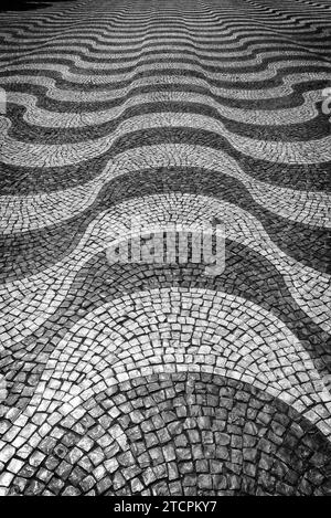 Pavement de Cobblestone à motif ondulé sur la place Rossio, Lisbonne, Portugal Banque D'Images