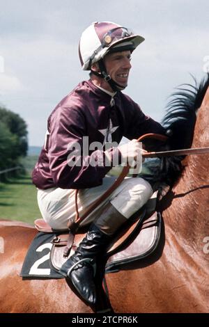 Photo de dossier datée du 21-05-1970 d'Edward Hide, qui jouissait d'une longue association avec l'écurie Easterby et le moment de couronnement est arrivé au Derby de 1973 avec Morston pour Arthur Budgett quand il a conduit Lester Piggott sur Cayo Doro à la victoire. Date de publication : jeudi 14 décembre 2023. Banque D'Images