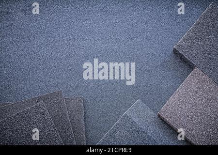 Éponges de ponçage sur papier émeri vue de dessus Banque D'Images