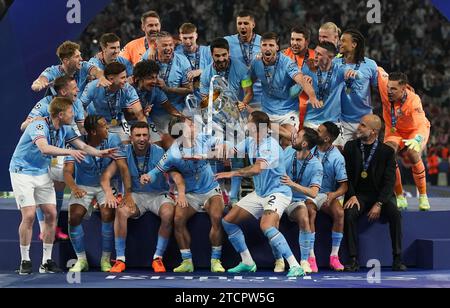 Photo de dossier datée du 10-06-2023 du capitaine de Manchester City Ilkay Gundogan détient le trophée de la Ligue des Champions. Manchester City a remporté un triplé glorieux en 2023. Date de publication : jeudi 14 décembre 2023 Banque D'Images