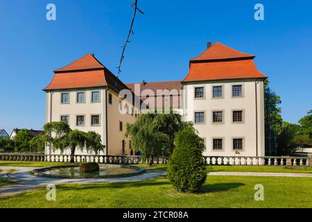 Château à douves de Geislingen, complexe de château à douves à trois ailes, ancien manoir des seigneurs de Bubenhofen, depuis le baroque du 18e siècle Banque D'Images