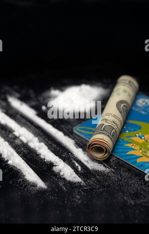 Cocaïne en poudre sur concept d'abus de noir Banque D'Images