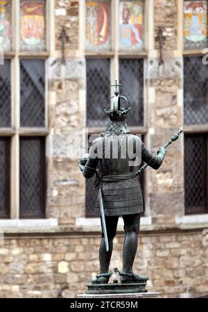 Monument de la fontaine de Charlemagne, Fontaine de Charlemagne en face de la maison gothique tardive de Loewenstein, vieille ville, Aix-la-Chapelle, Rhénanie-du-Nord-Westphalie, Allemagne Banque D'Images