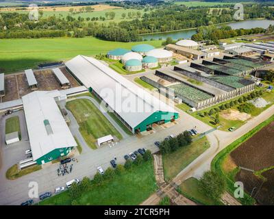 Le ministre fédéral de l'alimentation et de l'Agriculture, CEM Oezdemir, visite Grossdrebnitzer Agrarbetriebsges. MbH avec le ministre de l'Agriculture de Saxe Banque D'Images