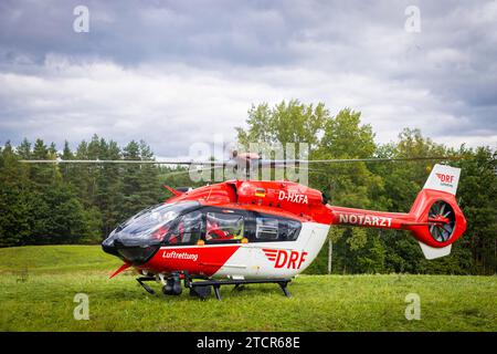 Entraînement au sauvetage par treuil de l'hélicoptère de sauvetage Christoph 62, à l'occasion du 50e anniversaire de la Luftrettung de la DRF. Le sauvetage de Banque D'Images