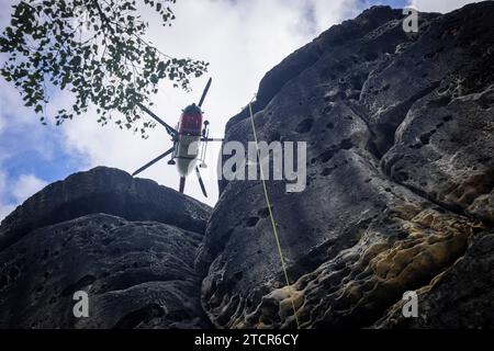 Entraînement au sauvetage par treuil de l'hélicoptère de sauvetage Christoph 62, à l'occasion du 50e anniversaire de la Luftrettung de la DRF. Le sauvetage de Banque D'Images