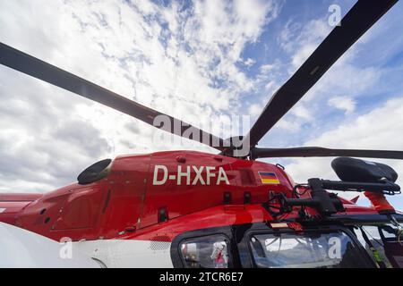 Entraînement au sauvetage par treuil de l'hélicoptère de sauvetage Christoph 62, à l'occasion du 50e anniversaire de la Luftrettung de la DRF. Le sauvetage de Banque D'Images