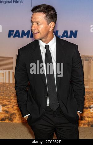 Las Vegas, États-Unis. 13 décembre 2023. Mark Wahlberg, acteur et producteur, assiste à la première mondiale de « The Family Plan » au Chelsea Theater au Cosmopolitan de Las Vegas, Nevada, le vendredi 13 décembre 2023. « The Family Plan » sera présenté en première mondiale sur Apple TV le vendredi 15 décembre 2023. (Travis P ball/Sipa USA) crédit : SIPA USA/Alamy Live News Banque D'Images