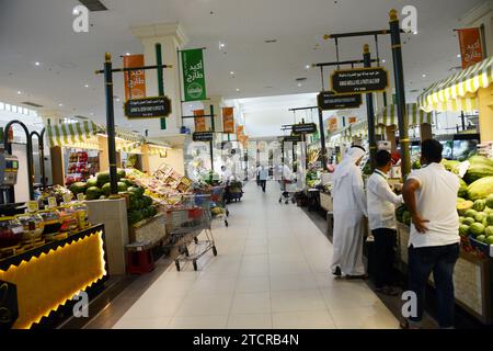 Souq Al Jubail est un grand marché de poissons et fruits de mer frais et fruits et légumes à Sharjah, Émirats arabes Unis. Banque D'Images