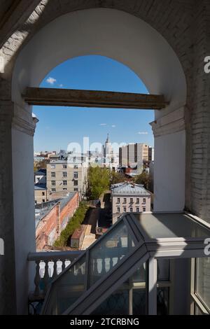 Vue aérienne du district de Zamoskvorechye depuis le clocher de l'église de la décapitation de Jean-Baptiste par Bohr. Moscou, Russie. Banque D'Images