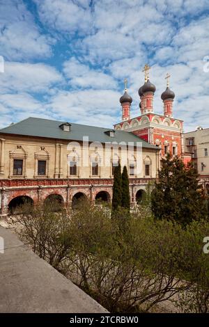 L'église du 17e siècle de Saint Serge de Radonezh au monastère de Vysokopetrovsky (monastère supérieur de Saint-Pierre). Moscou, Russie. Banque D'Images