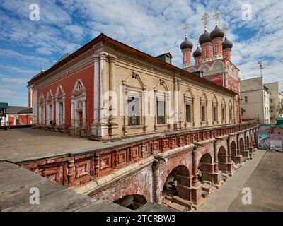 L'église du 17e siècle de Saint Serge de Radonezh au monastère de Vysokopetrovsky (monastère supérieur de Saint-Pierre). Moscou, Russie. Banque D'Images
