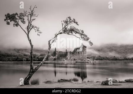 Kilchurn Castle, Loch Awe près d'Oban dans les Highlands écossais. Argyle et Bute célèbre château écossais près de Glencoe. Château historique en Écosse Banque D'Images