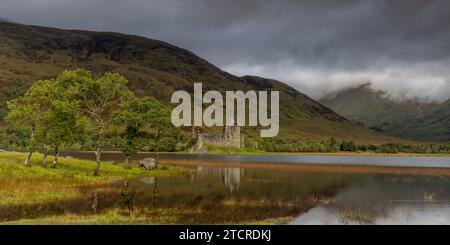 Kilchurn Castle, Loch Awe près d'Oban dans les Highlands écossais. Argyle et Bute célèbre château écossais près de Glencoe. Château historique en Écosse Banque D'Images