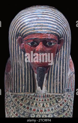 Cercueil de momie égyptienne / sarcophagus.Keref.26e dynastie (664-525 av. J.-C.) les quatre fils Horus ont protégé l'enfant momie dans ce cercueil. Banque D'Images