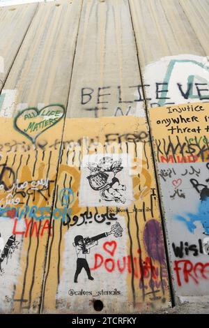 Peintures murales sur la barrière de sécurité israélienne à Bethléem, Palestine. Banque D'Images