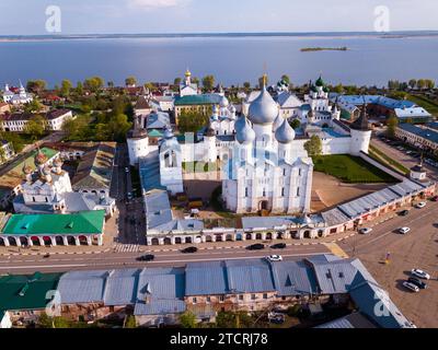 Vue aérienne du paysage urbain de Rostov avec le Kremlin Banque D'Images