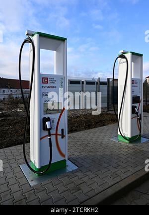 Lancement du Logport Prague West durable avec des bornes de recharge publiques CEZ ultra-rapides pour véhicules électriques avec la technologie Split d'ABB, à Jino Banque D'Images