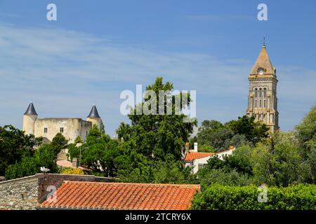 Ville & Cathédrale de Noirmoutier, Vendée, France. Banque D'Images