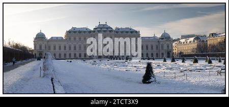 Palais du Belvédère en décembre neige, Autriche Banque D'Images