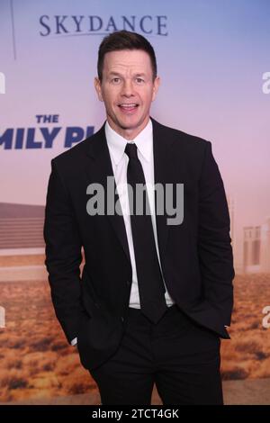 Las Vegas, États-Unis. 13 décembre 2023. Mark Wahlberg assiste à la première mondiale du film original d'Apple 'The Family Plan' au Chelsea au Cosmopolitan de Las Vegas, Las Vegas, Nevada le mercredi 13 décembre 2023. Photo de James Atoa/UPI crédit : UPI/Alamy Live News Banque D'Images