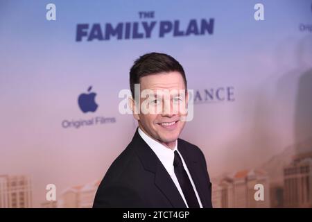 Las Vegas, États-Unis. 13 décembre 2023. Mark Wahlberg assiste à la première mondiale du film original d'Apple 'The Family Plan' au Chelsea au Cosmopolitan de Las Vegas, Las Vegas, Nevada le mercredi 13 décembre 2023. Photo de James Atoa/UPI crédit : UPI/Alamy Live News Banque D'Images