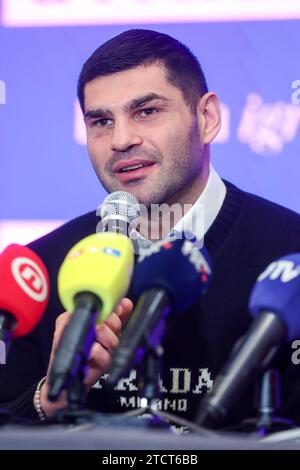 Zagreb, Croatie. 14 décembre 2023. Le boxeur croate Filip Hrgovic et son entraîneur Yousef Hasan annoncent un combat contre Mark de Mori lors d'une conférence de presse à Zagreb, Croatie, le 14 décembre 2023. Photo : Igor Kralj/PIXSELL crédit : Pixsell/Alamy Live News Banque D'Images