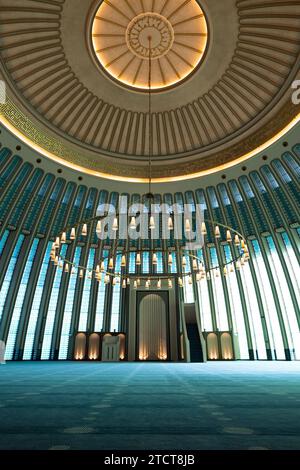 Photo de fond d'architecture islamique. Mihrab de la mosquée Ali Kuscu à l'aéroport d'Istanbul. Istanbul Turkiye - 10.28.2023 Banque D'Images